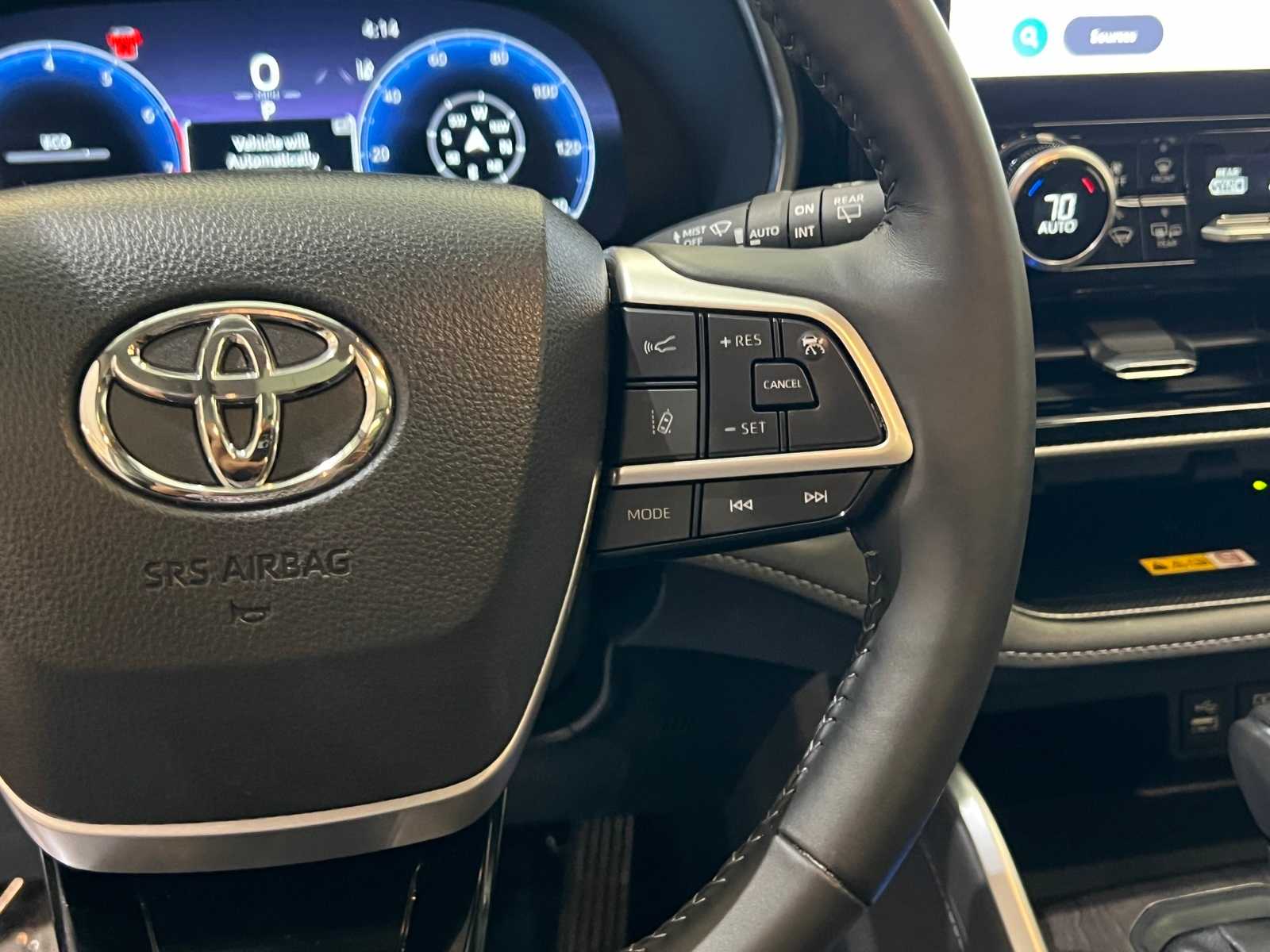 Thumbnail: 2024 Toyota Highlander - 21