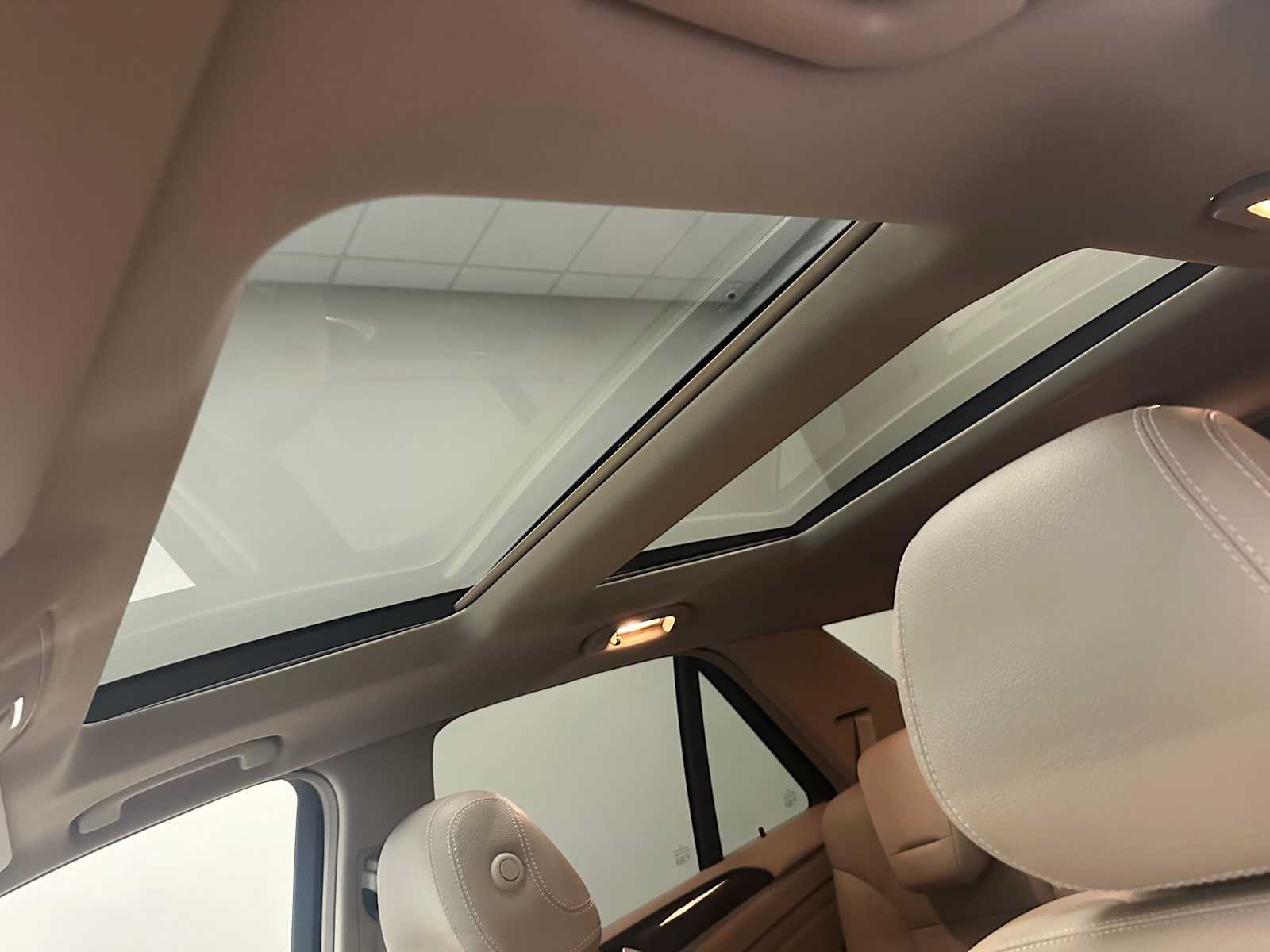 Thumbnail: 2015 Mercedes-Benz M-Class - 22