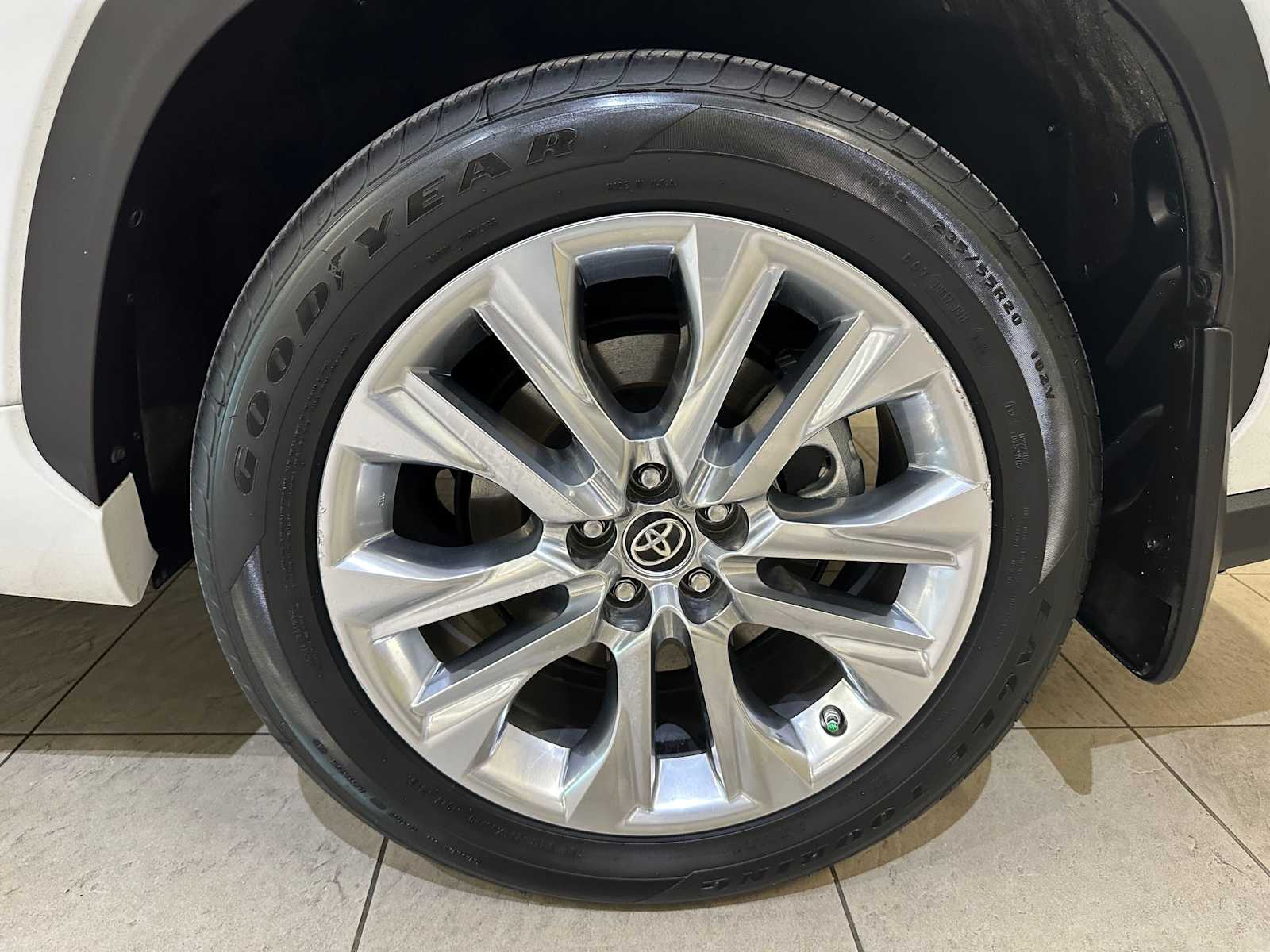 Thumbnail: 2022 Toyota Highlander - 8