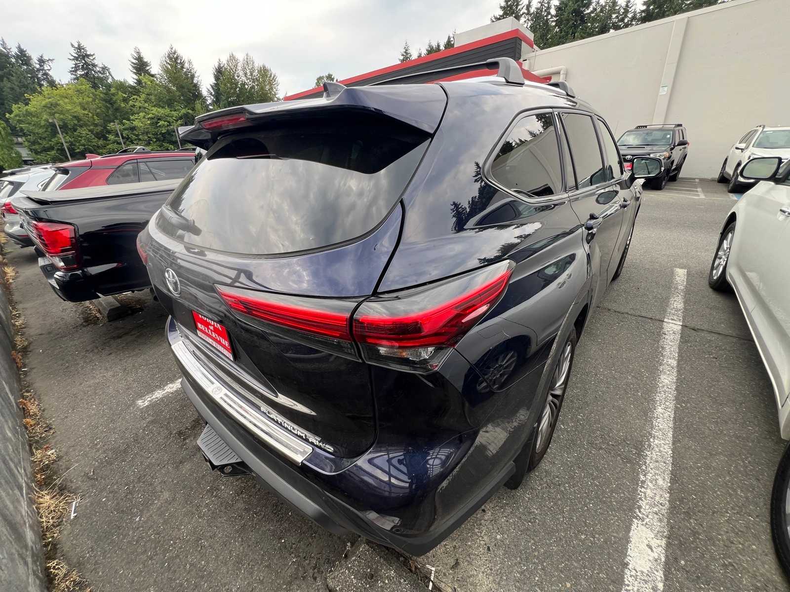 Thumbnail: 2020 Toyota Highlander - 10