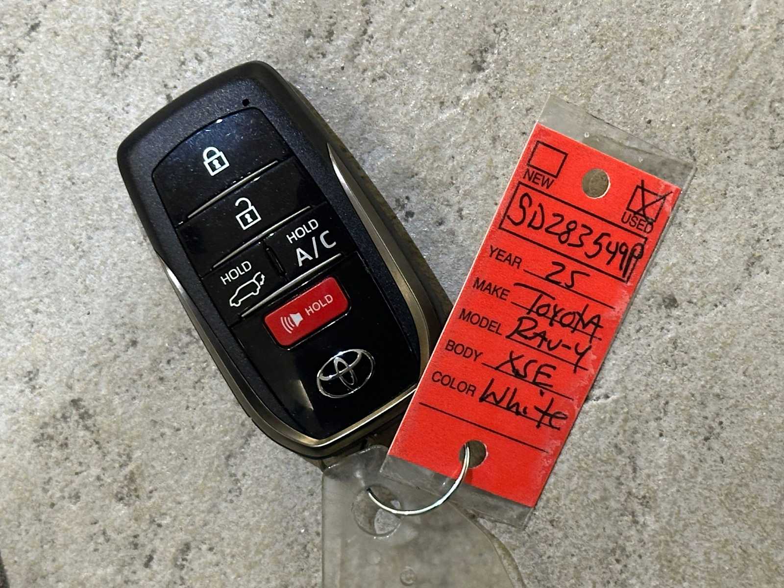 Thumbnail: 2025 Toyota RAV4 - 33