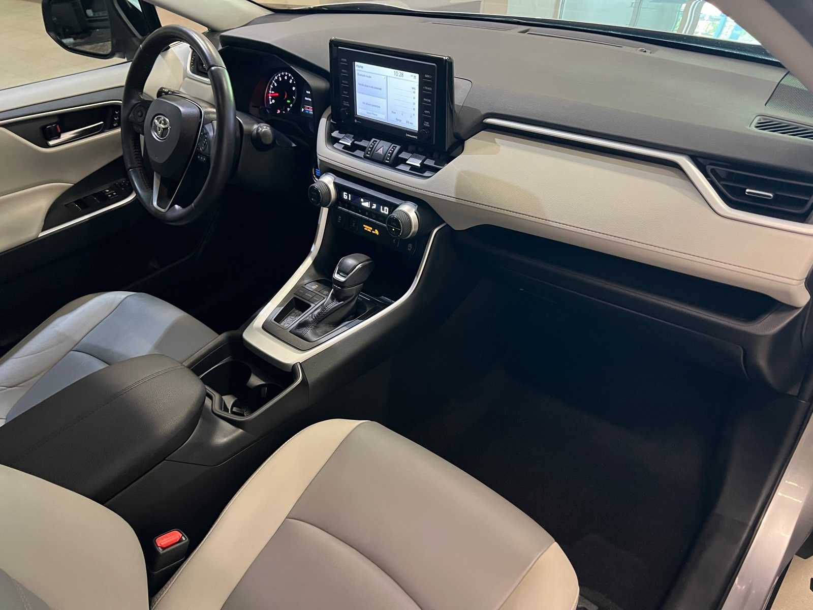 Thumbnail: 2021 Toyota RAV4 - 15