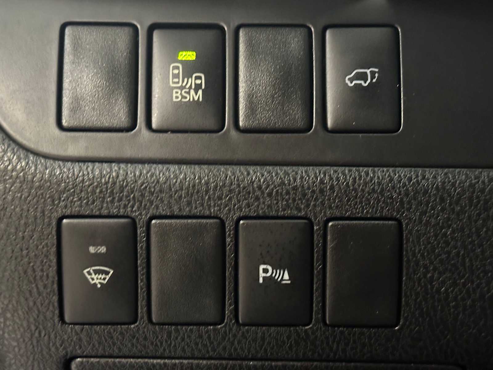 Thumbnail: 2015 Toyota Highlander - 18