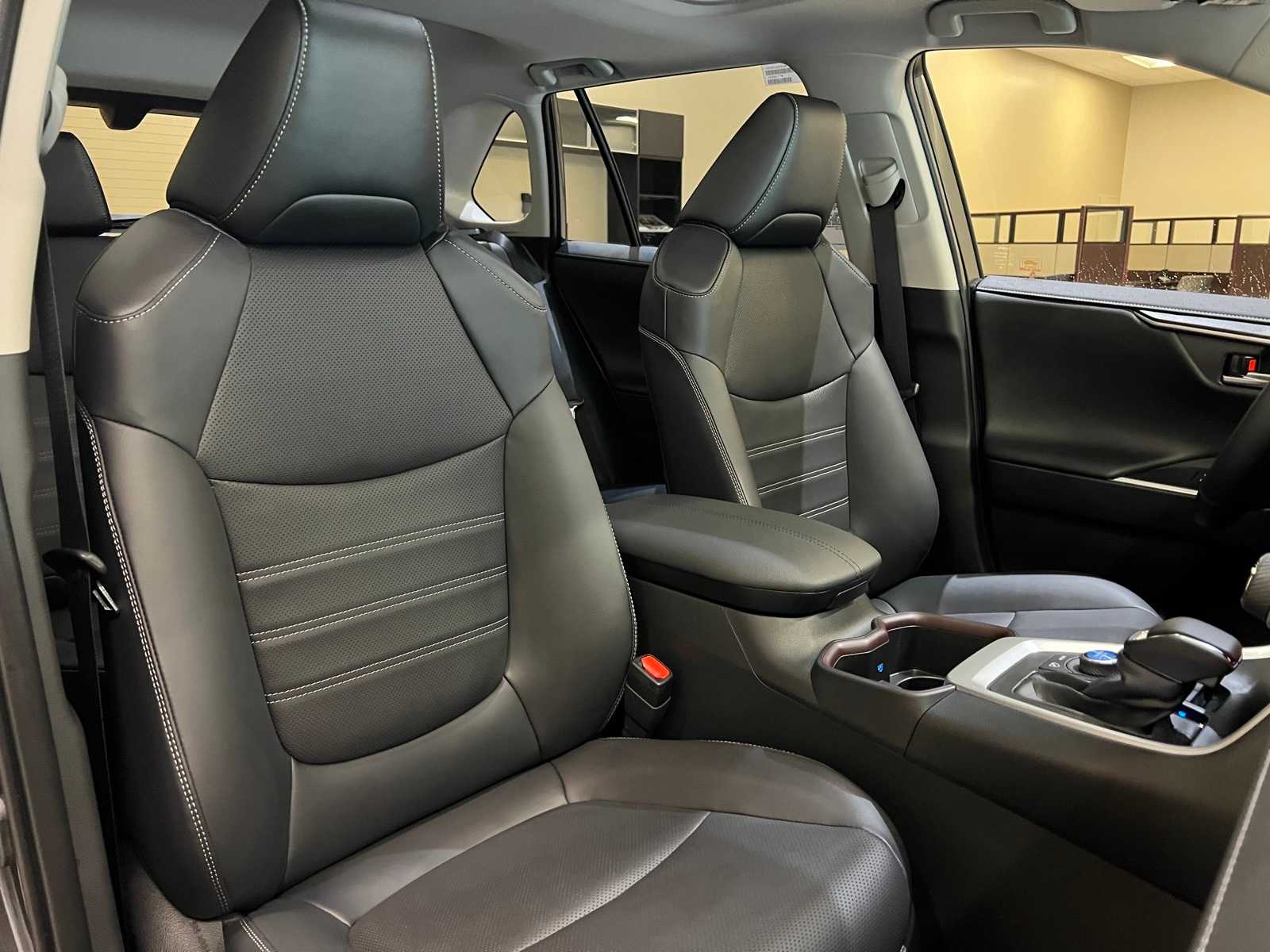 Thumbnail: 2025 Toyota RAV4 - 14