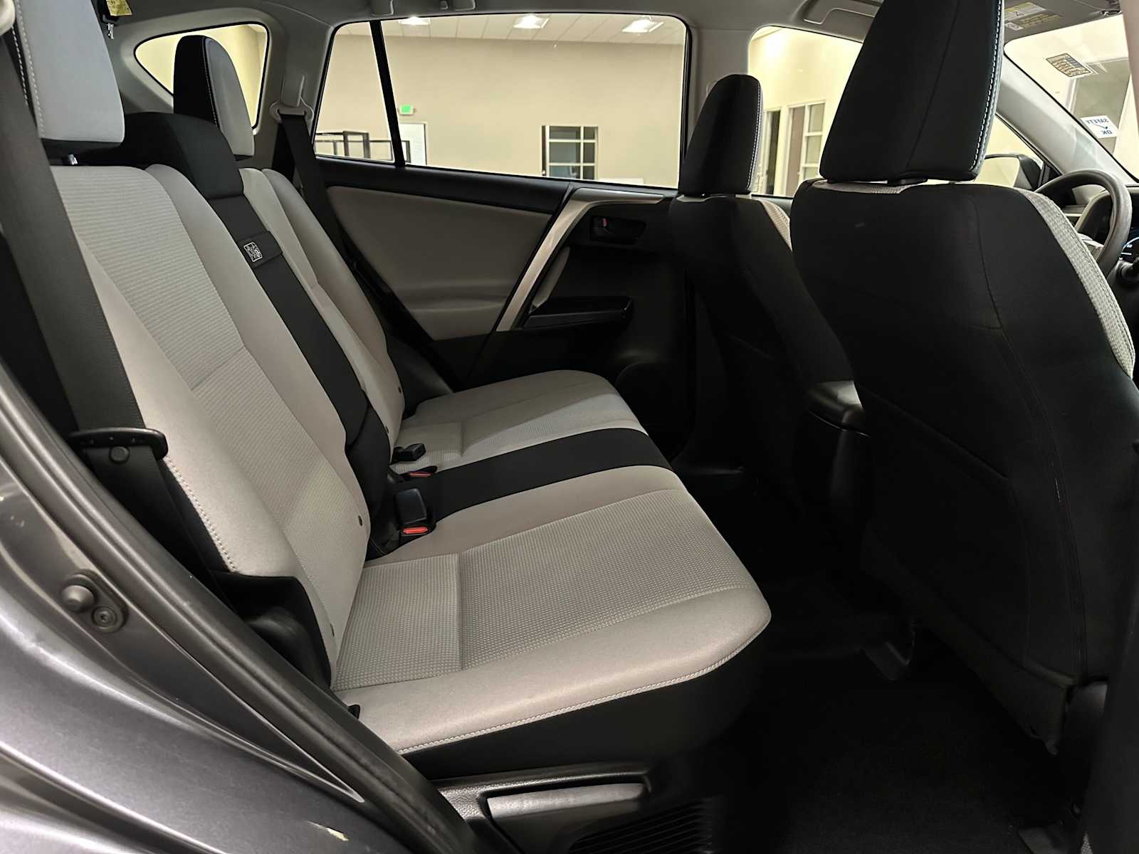 Thumbnail: 2018 Toyota RAV4 - 23