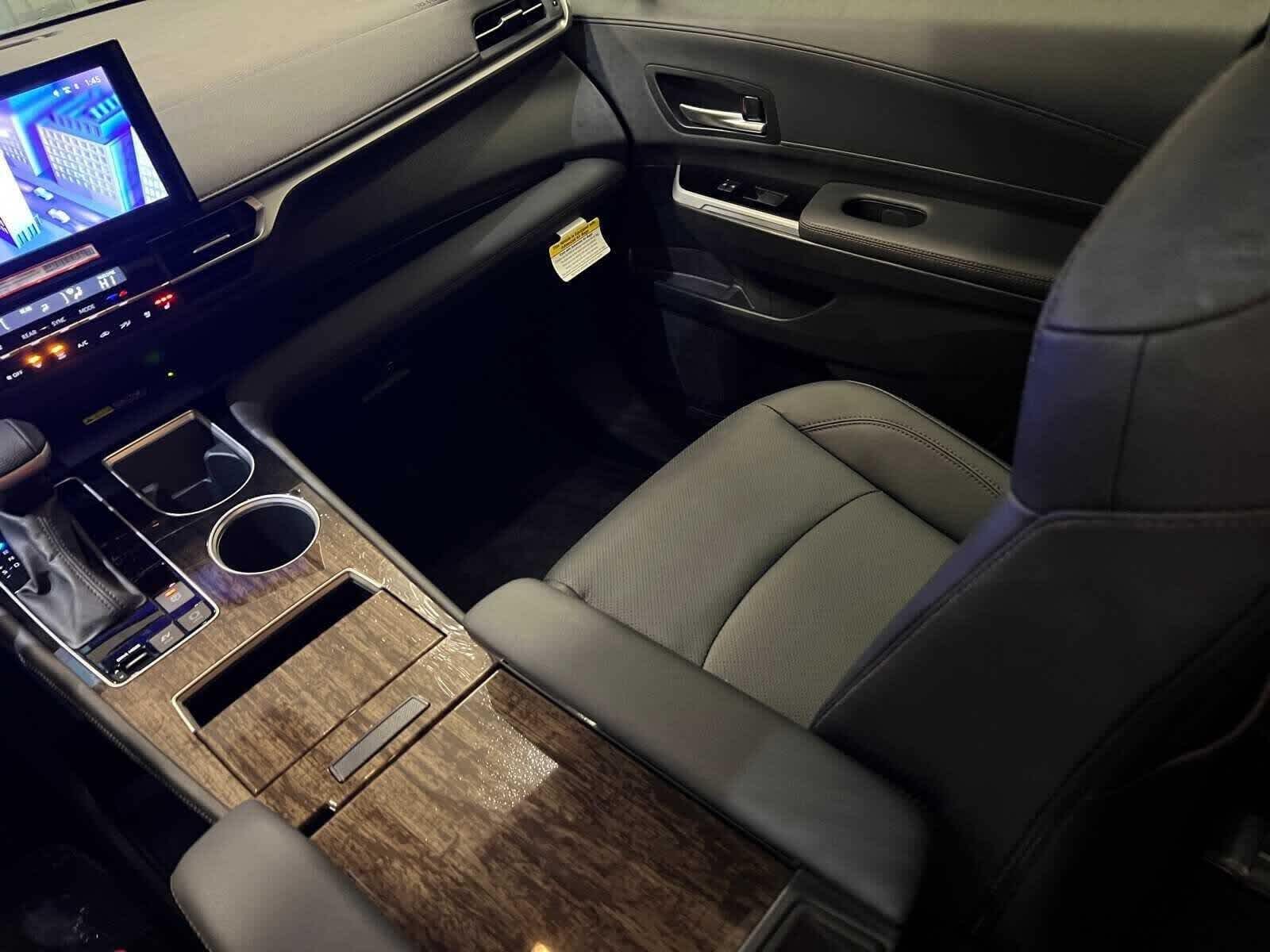 Thumbnail: 2025 Toyota Sienna - 11