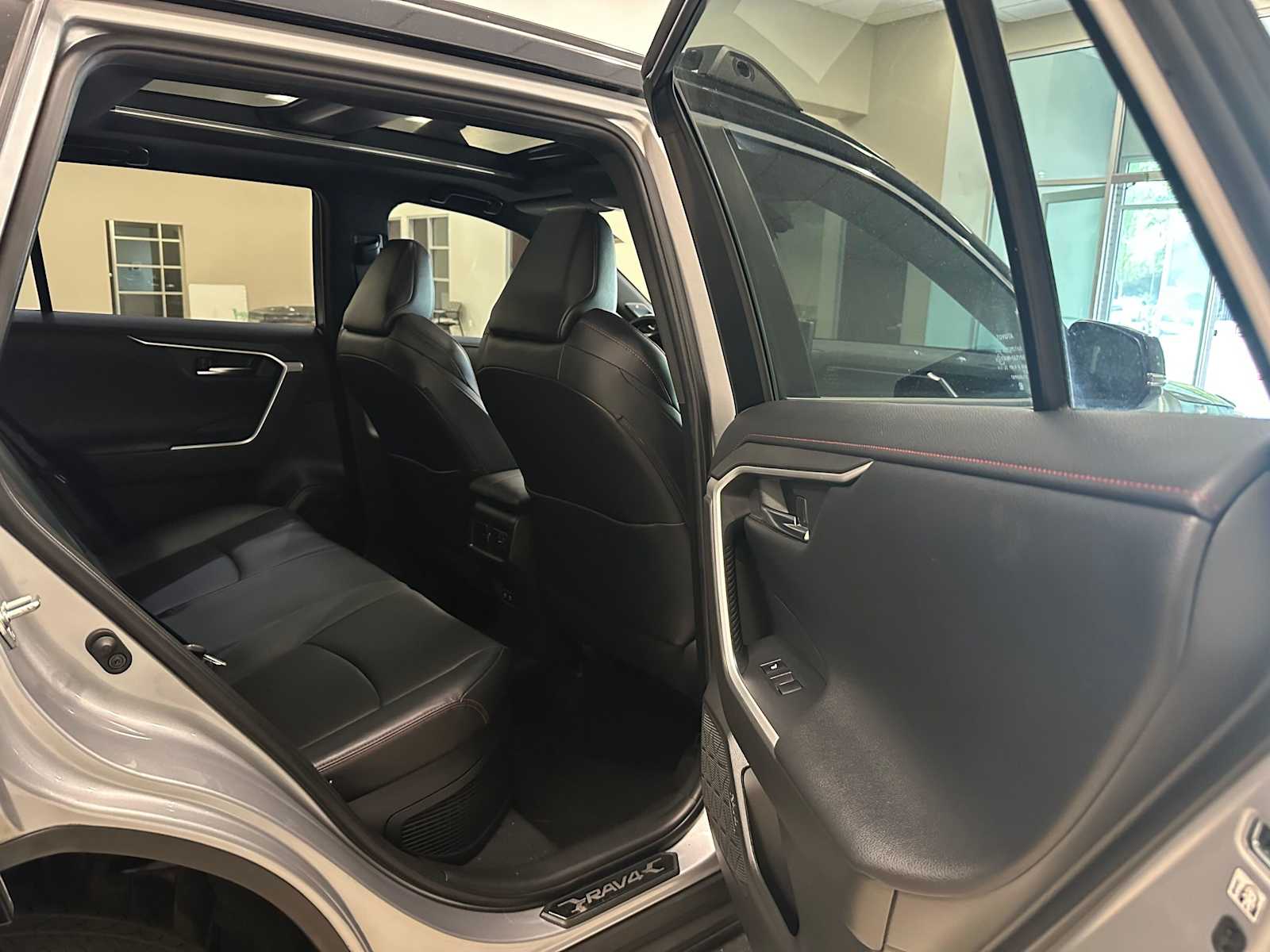 Thumbnail: 2021 Toyota RAV4 - 27