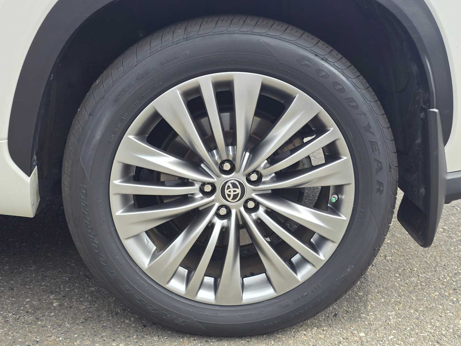 Thumbnail: 2020 Toyota Highlander - 4