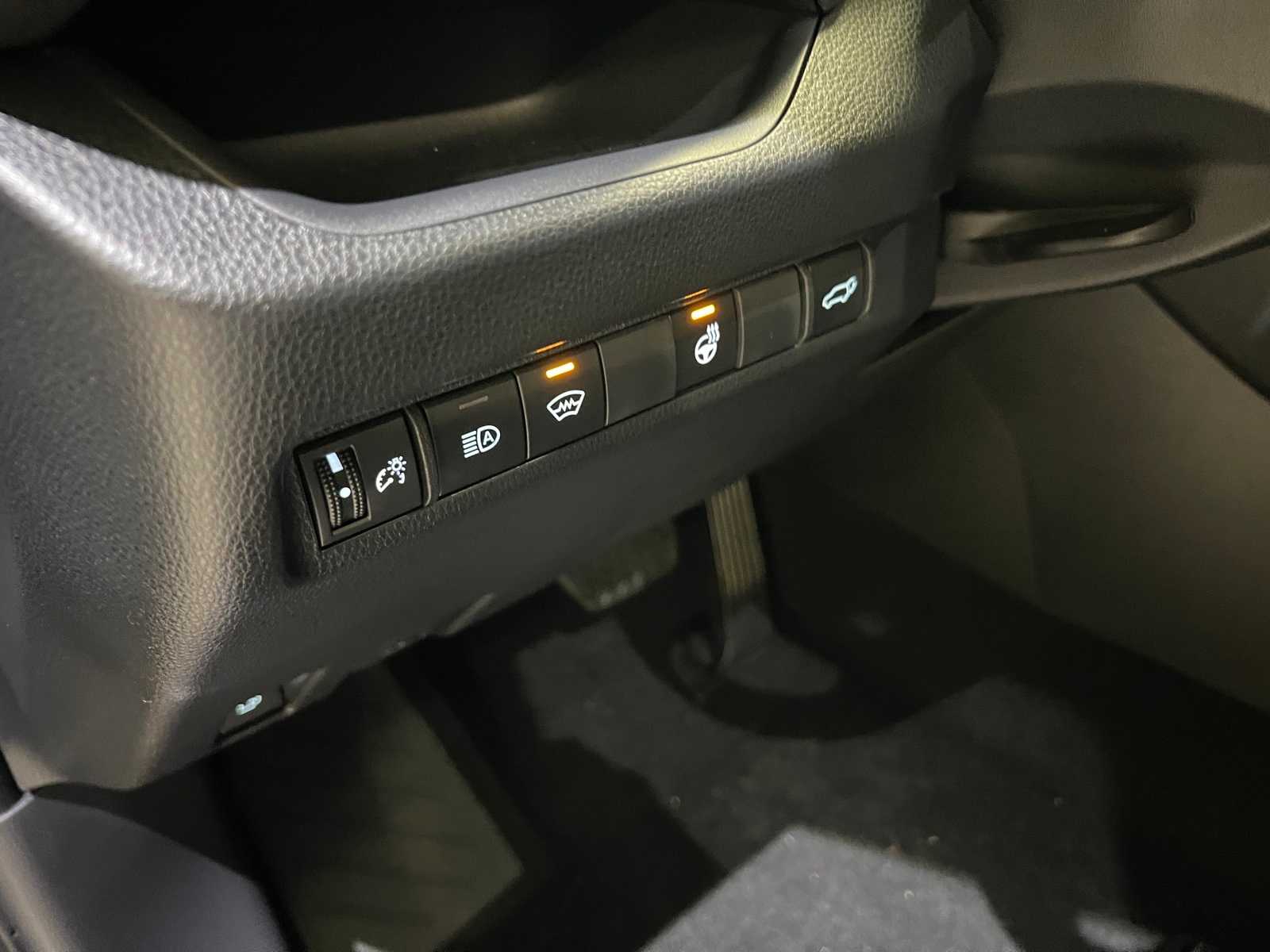 Thumbnail: 2025 Toyota RAV4 - 16