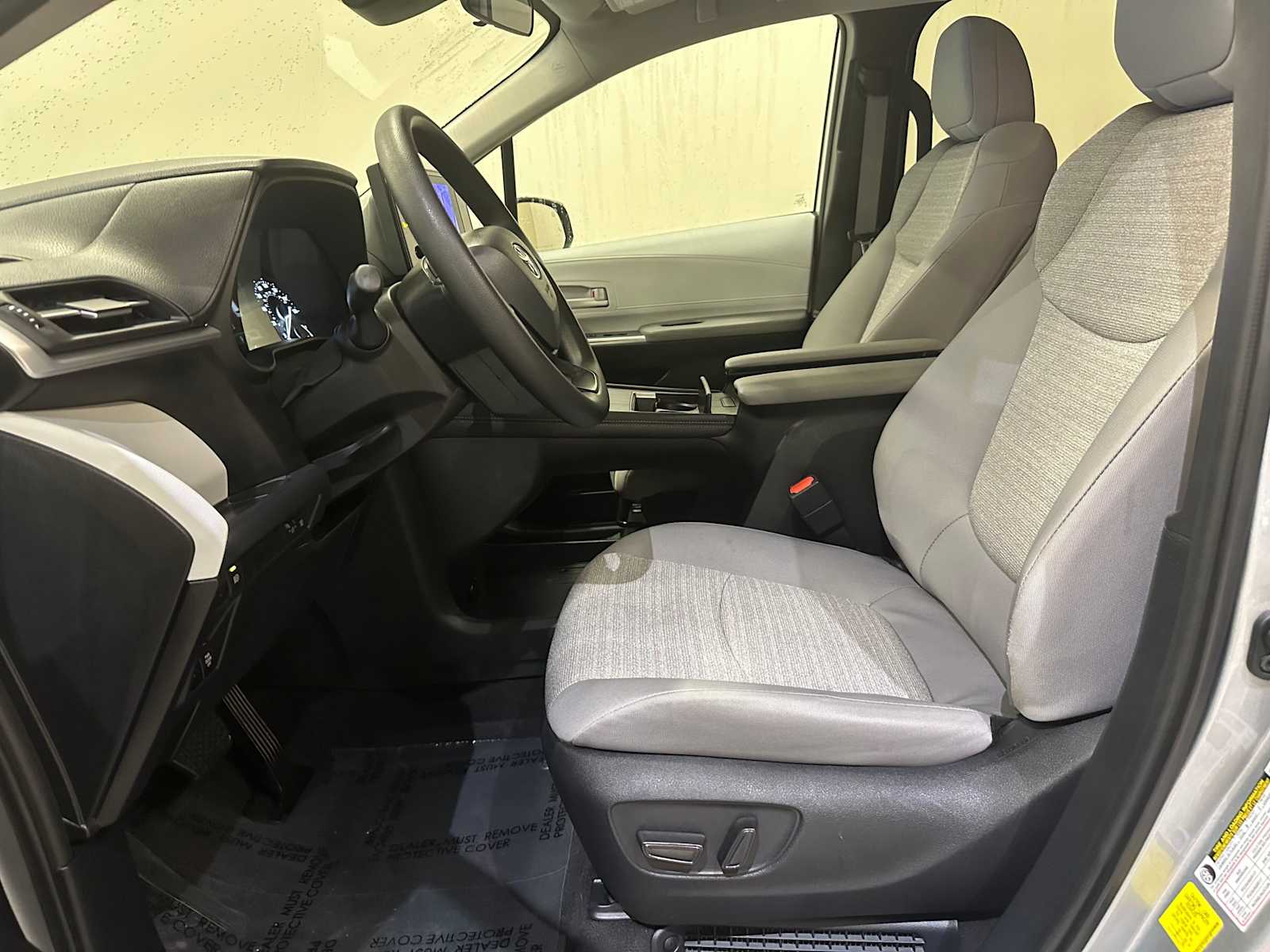 Thumbnail: 2025 Toyota Sienna - 21