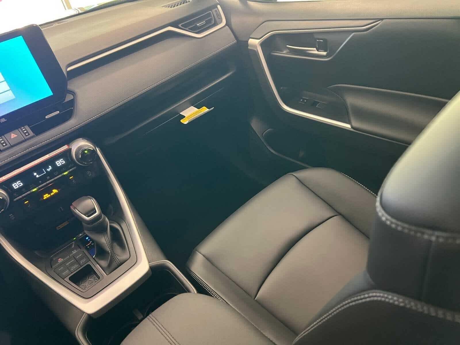 Thumbnail: 2025 Toyota RAV4 - 11