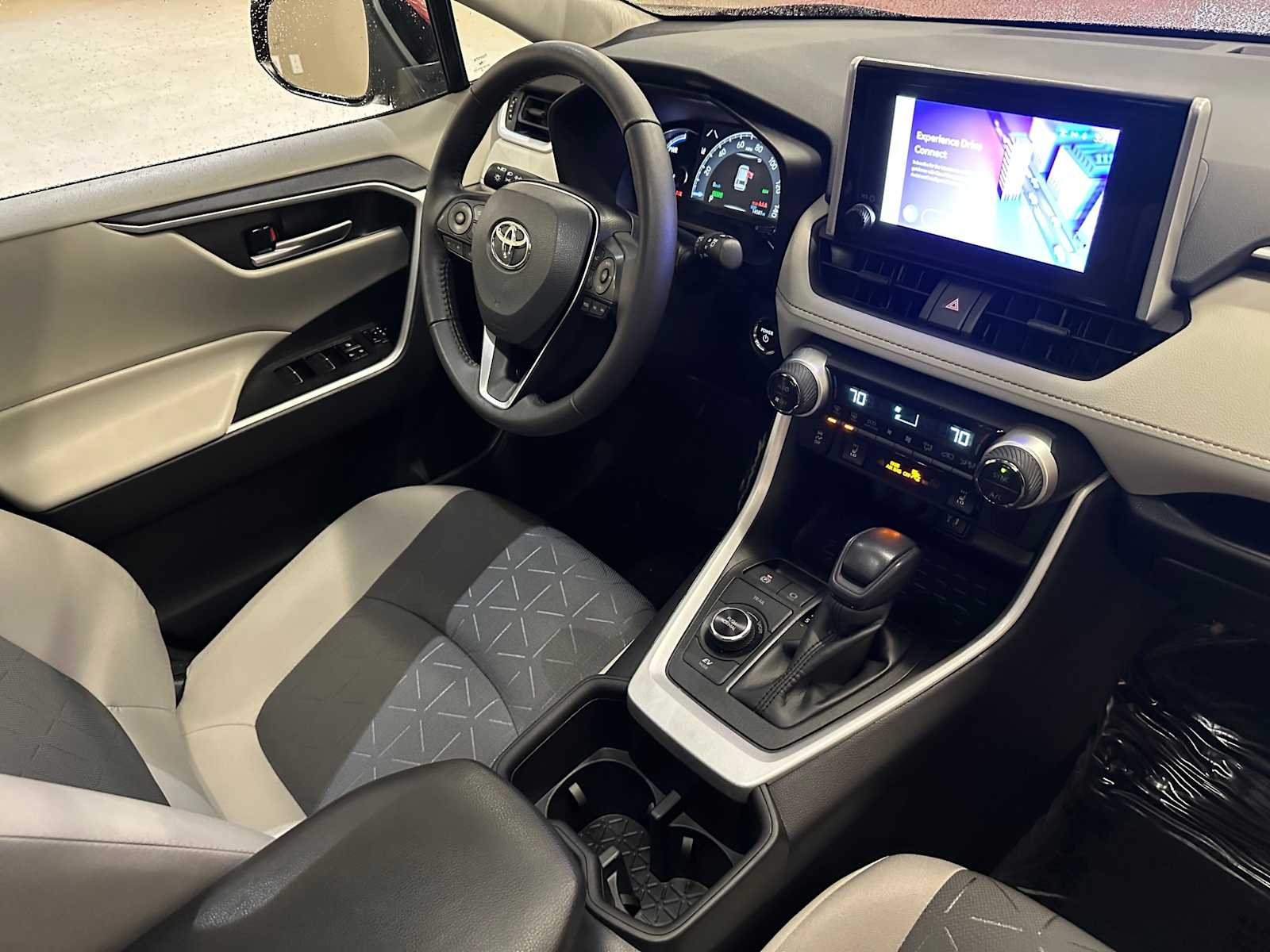 Thumbnail: 2025 Toyota RAV4 - 30