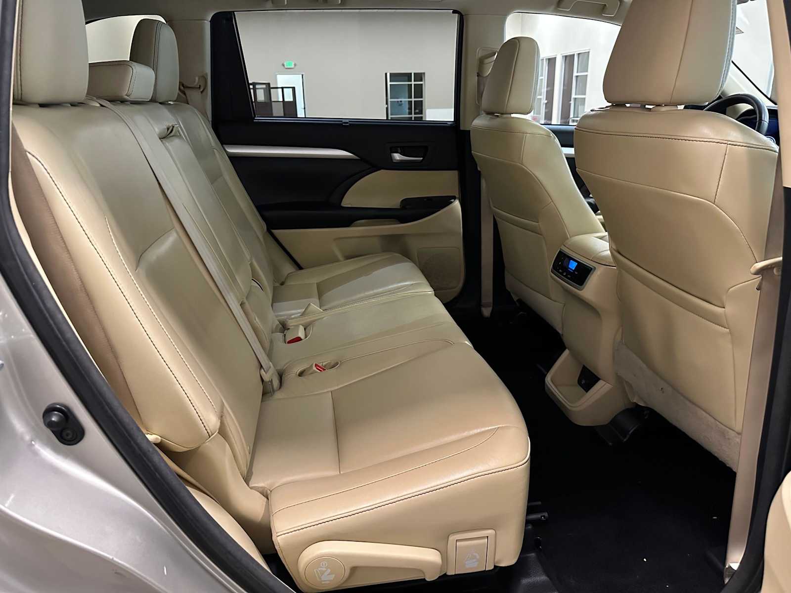 Thumbnail: 2015 Toyota Highlander - 29