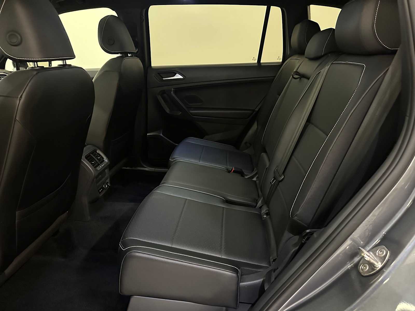 Thumbnail: 2021 Volkswagen Tiguan - 23