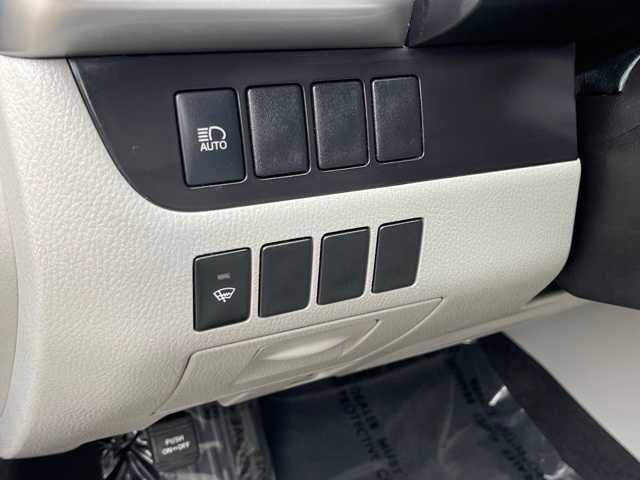 Thumbnail: 2019 Toyota Highlander - 17