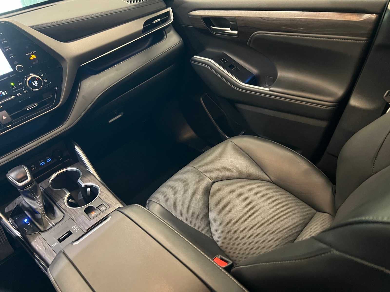 Thumbnail: 2022 Toyota Highlander - 11