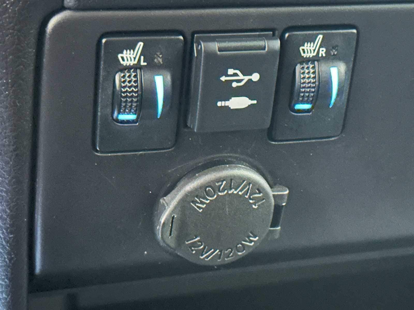 Thumbnail: 2018 Toyota Sienna - 18