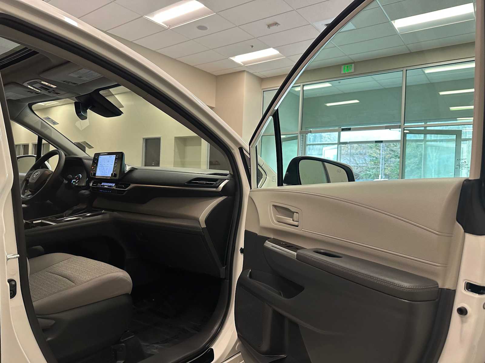 Thumbnail: 2024 Toyota Sienna - 27