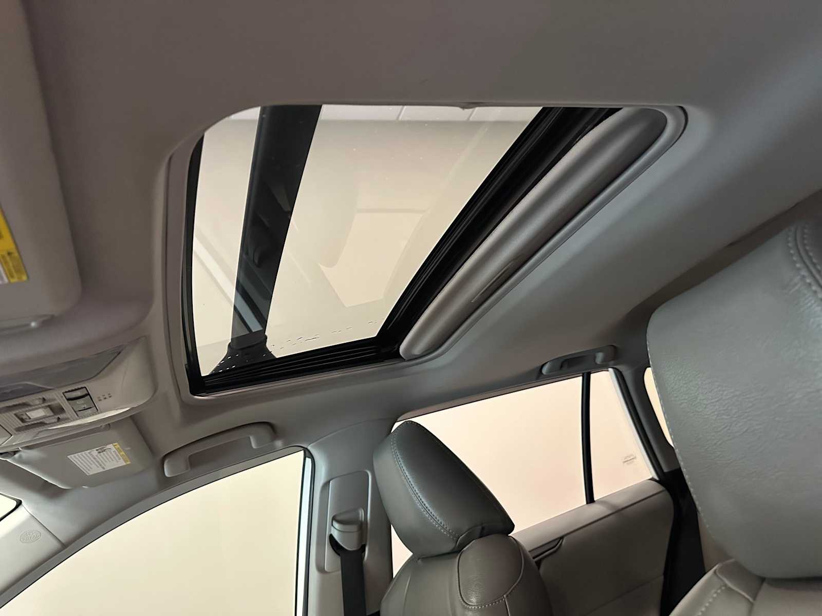 Thumbnail: 2019 Toyota RAV4 - 21