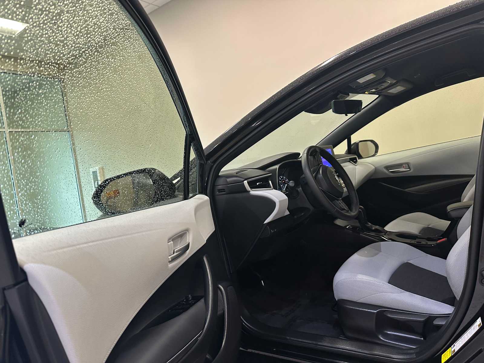 Thumbnail: 2023 Toyota Corolla - 21