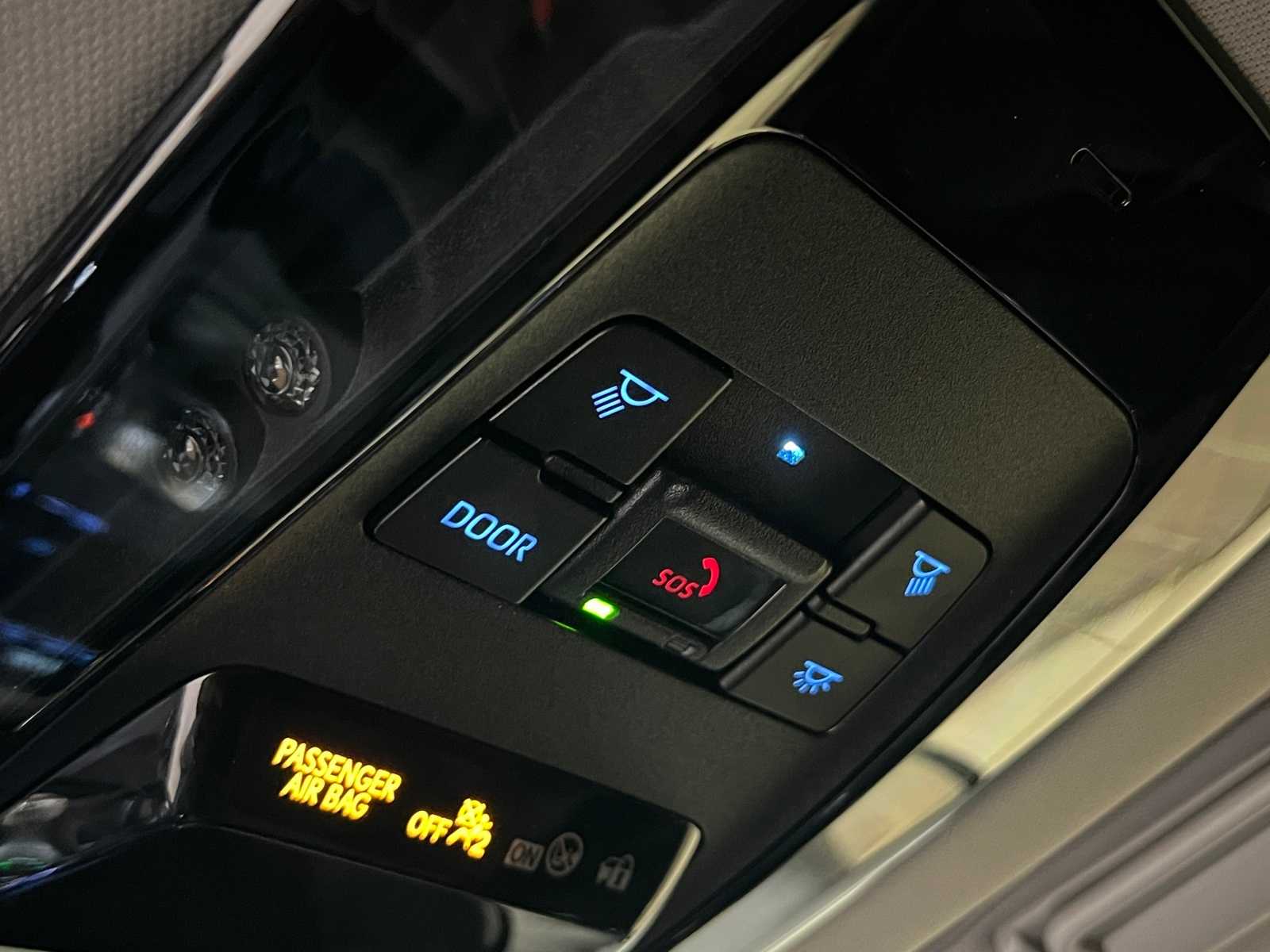 Thumbnail: 2022 Toyota Venza - 25