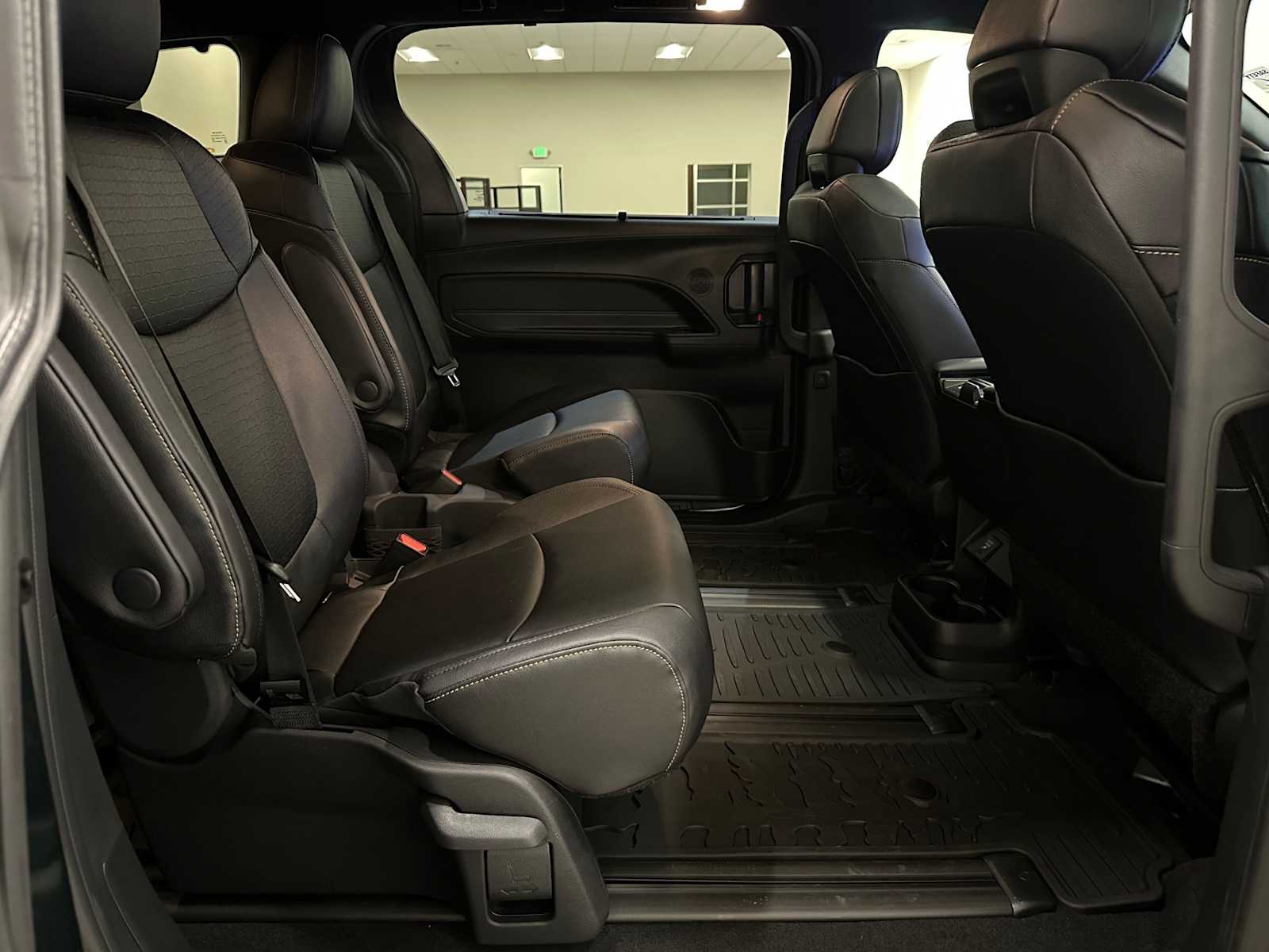 Thumbnail: 2026 Toyota Sienna - 26