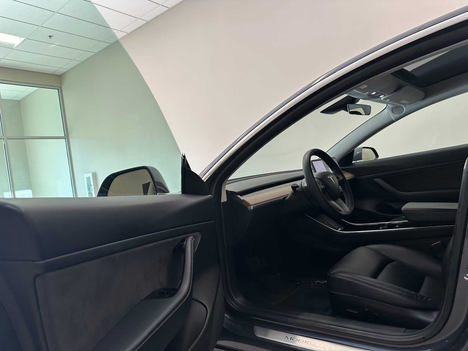 Thumbnail: 2020 Tesla Model 3 - 24