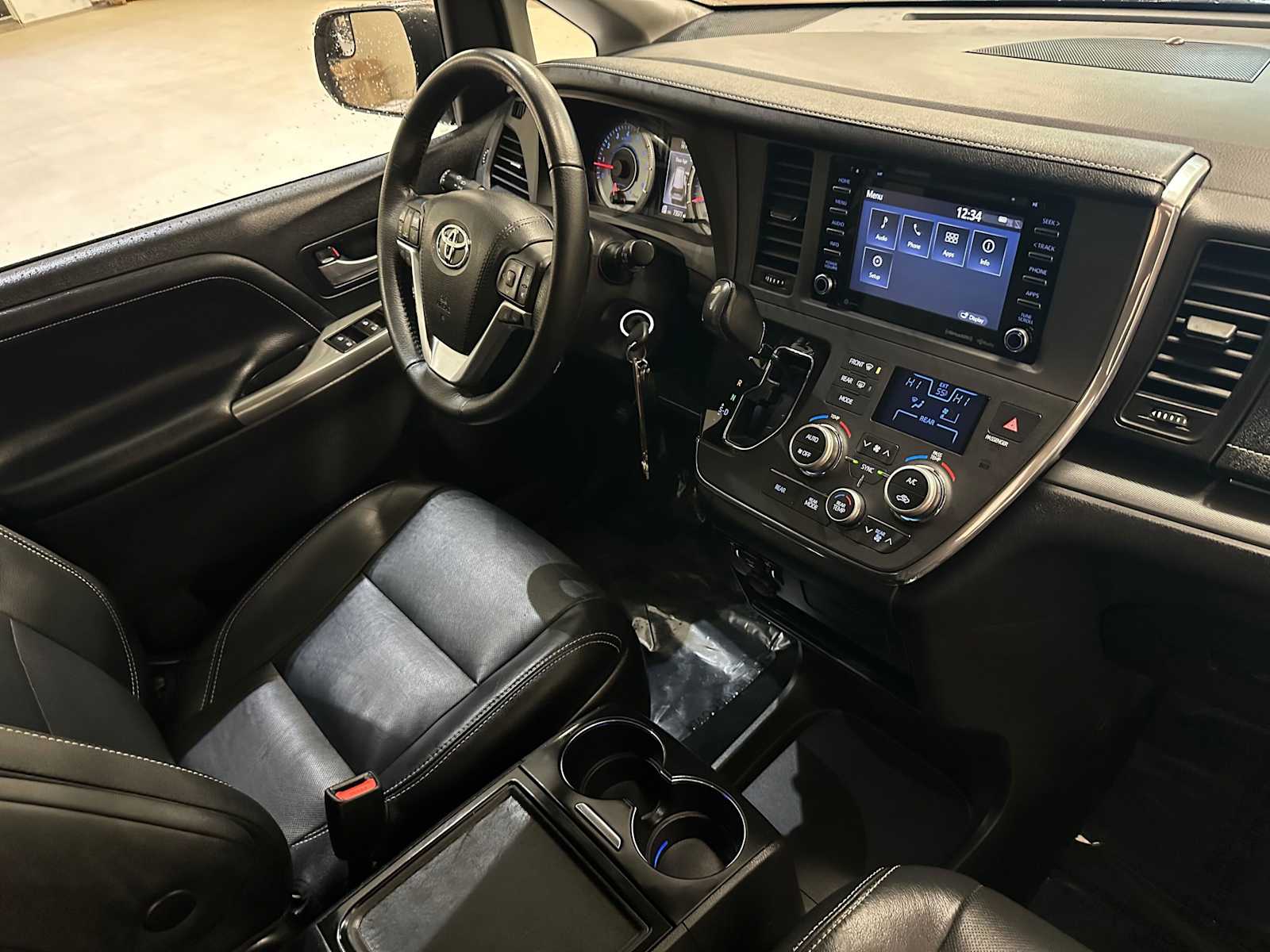 Thumbnail: 2018 Toyota Sienna - 27