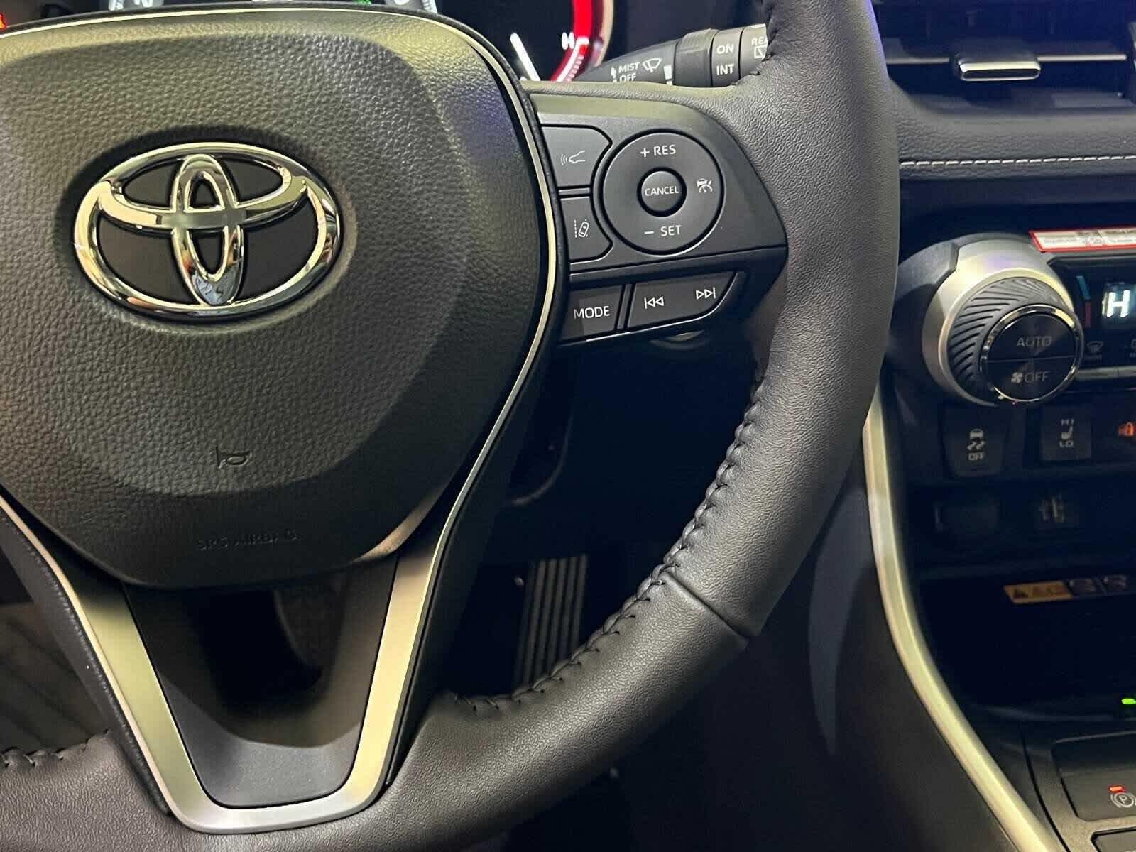 Thumbnail: 2025 Toyota RAV4 - 21