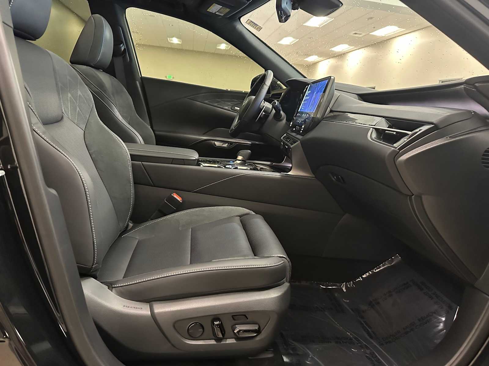 Thumbnail: 2025 Lexus RX - 29