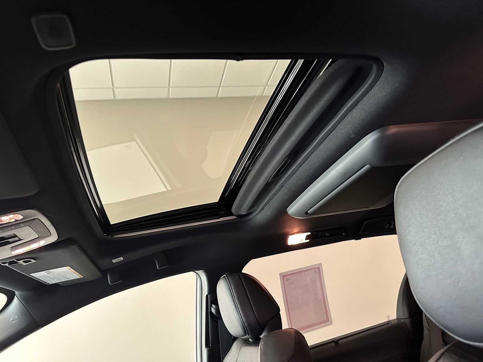 Thumbnail: 2025 Toyota Sienna - 21