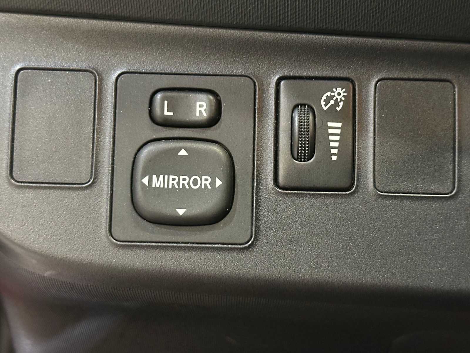 Thumbnail: 2014 Toyota Prius c - 16