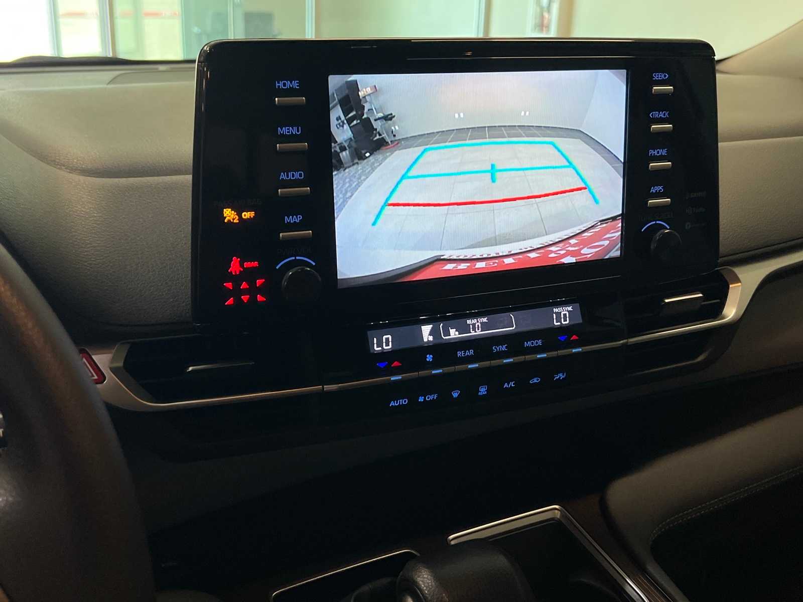 Thumbnail: 2024 Toyota Sienna - 25