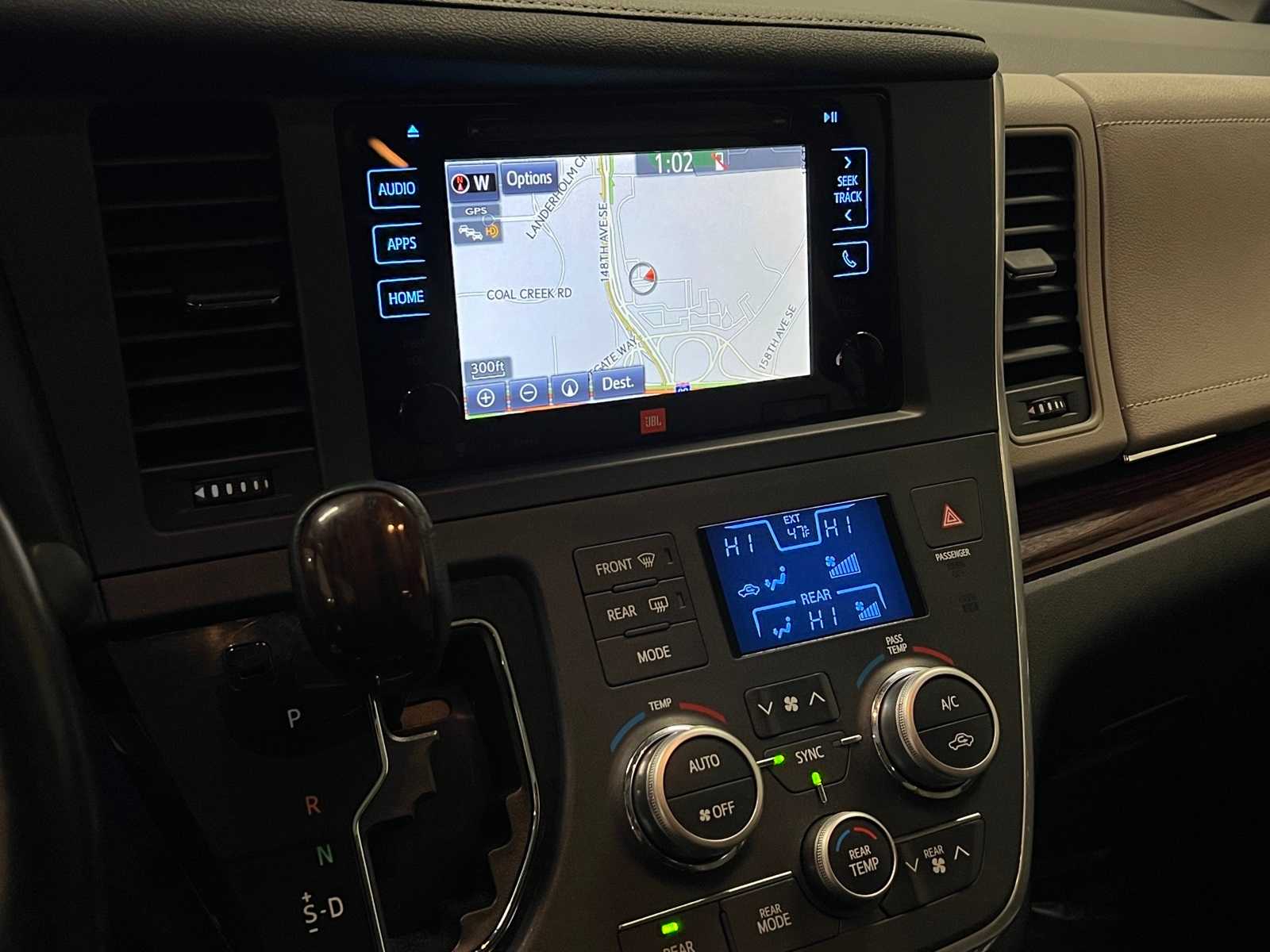 Thumbnail: 2017 Toyota Sienna - 25