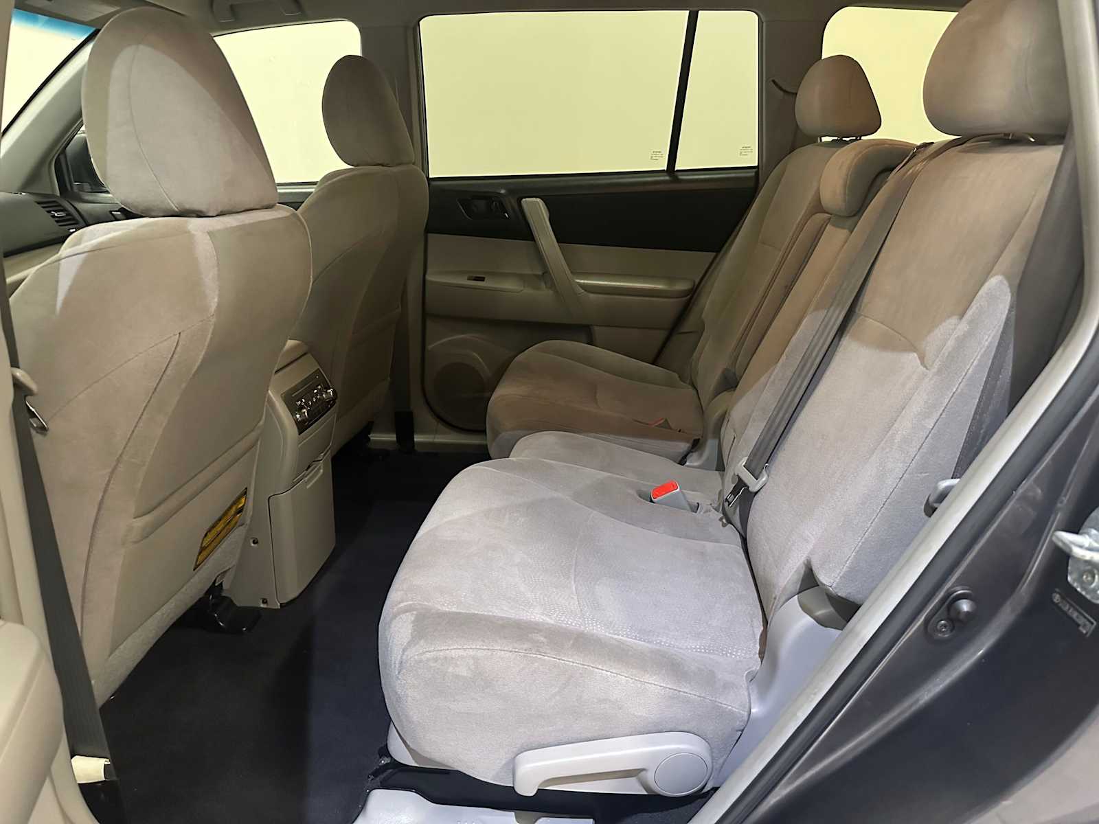 Thumbnail: 2012 Toyota Highlander - 21