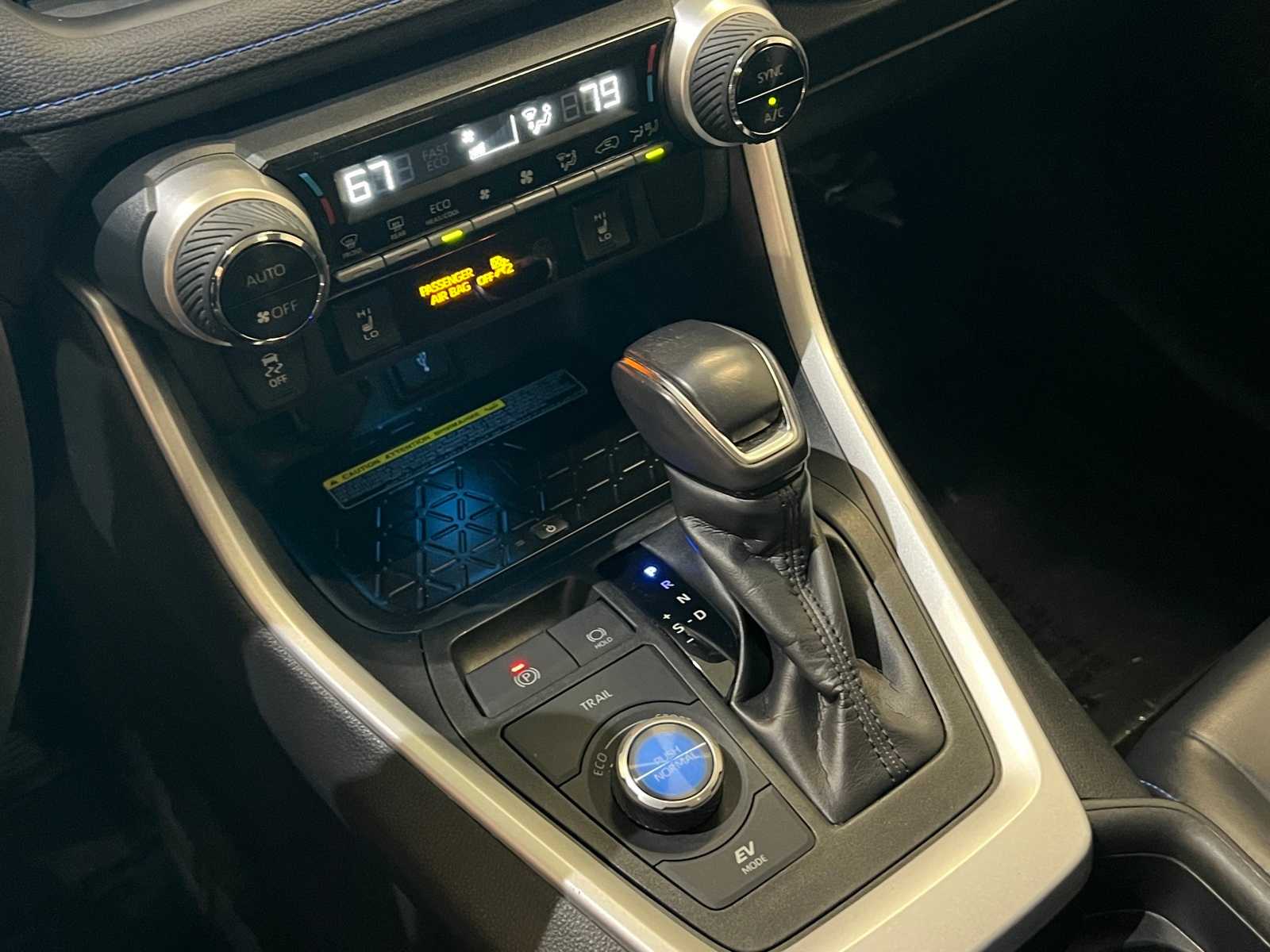 Thumbnail: 2020 Toyota RAV4 - 23