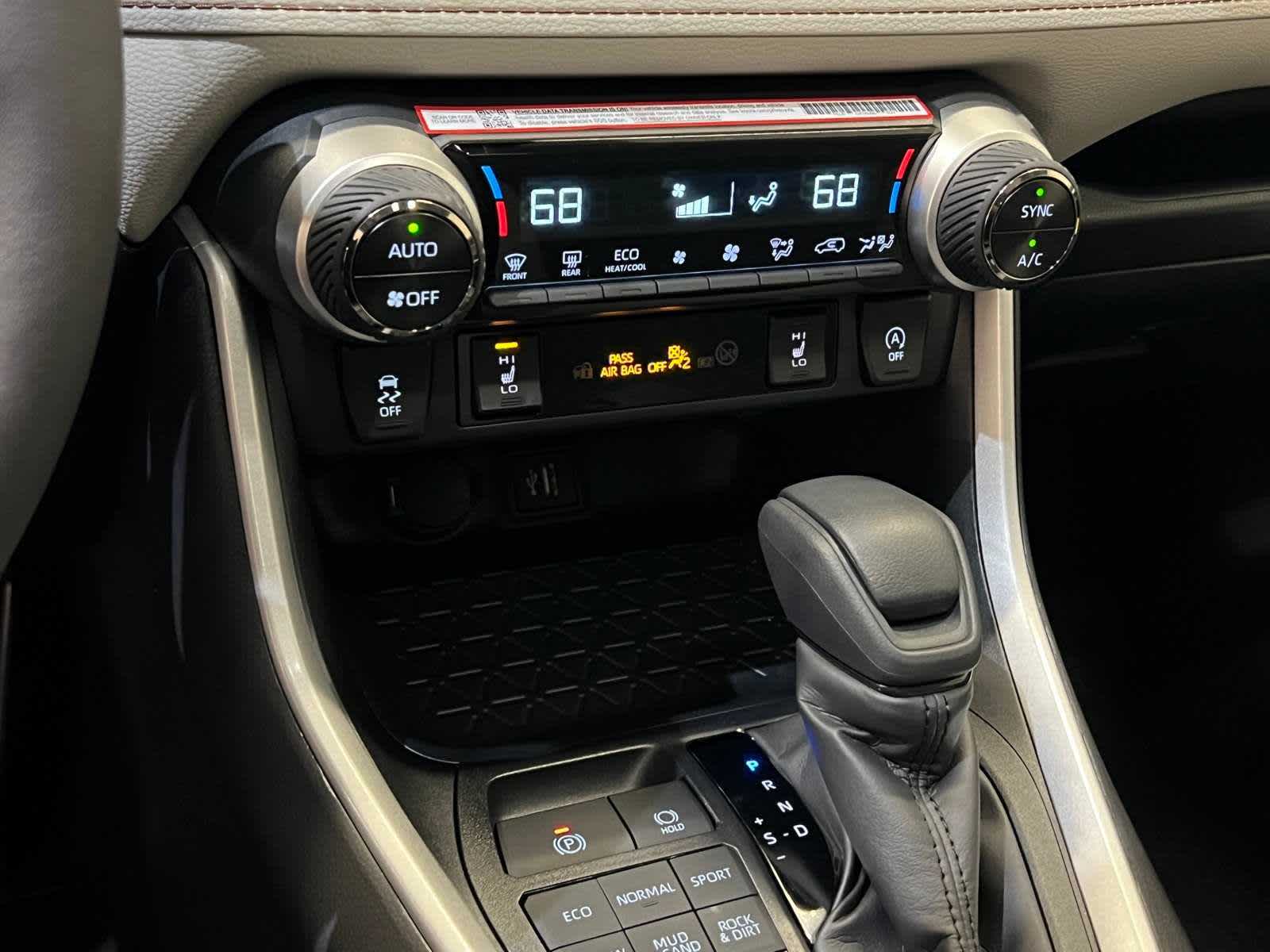 Thumbnail: 2025 Toyota RAV4 - 22