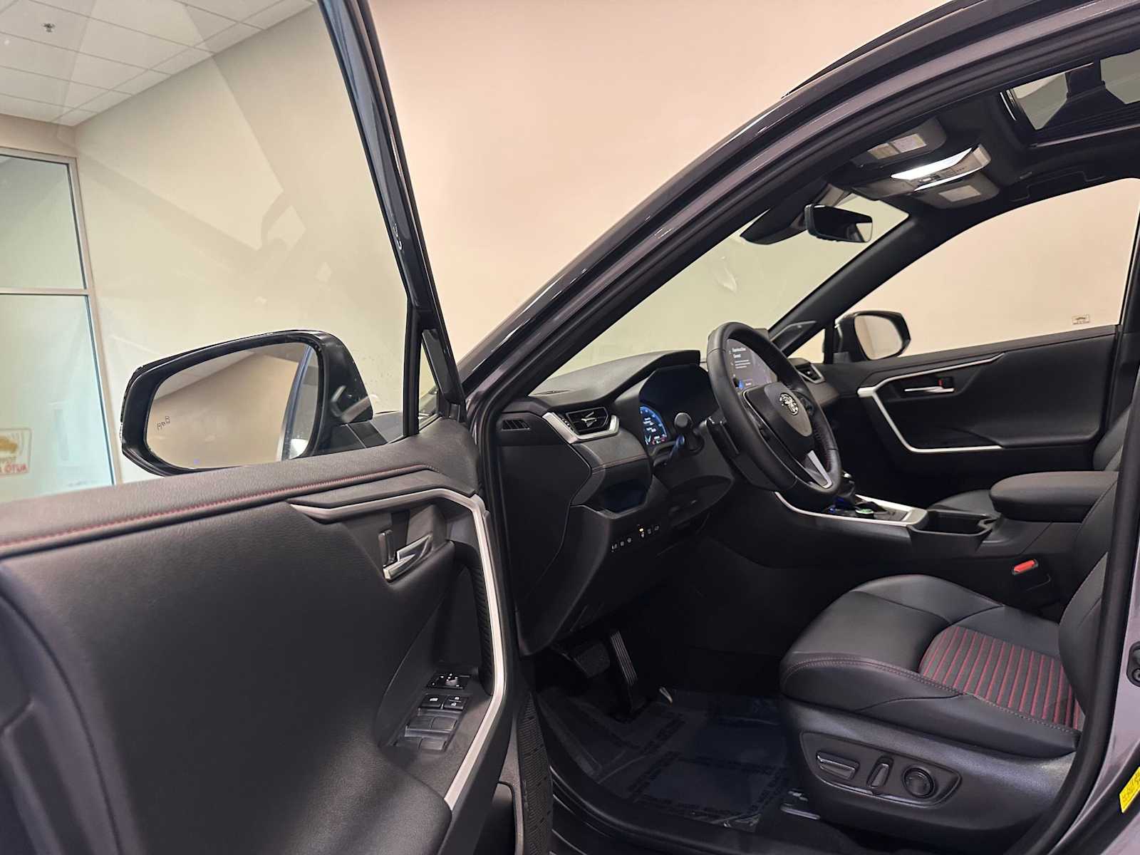 Thumbnail: 2025 Toyota RAV4 - 23