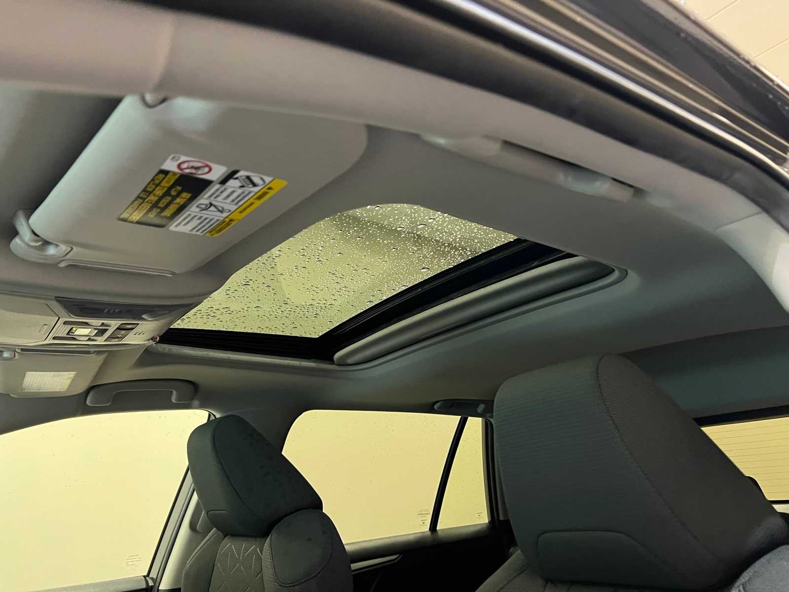 Thumbnail: 2022 Toyota RAV4 - 17