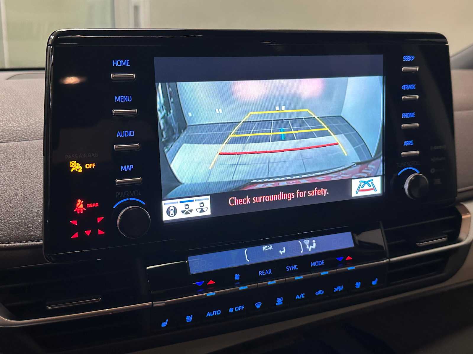 Thumbnail: 2022 Toyota Sienna - 14