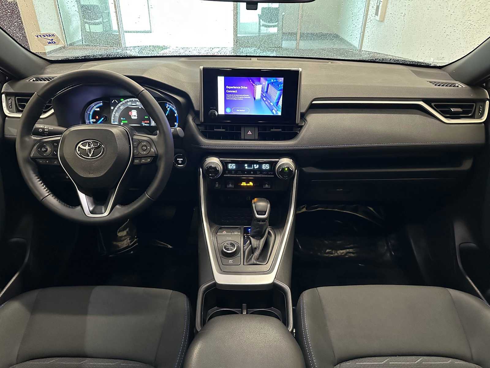 Thumbnail: 2025 Toyota RAV4 - 10