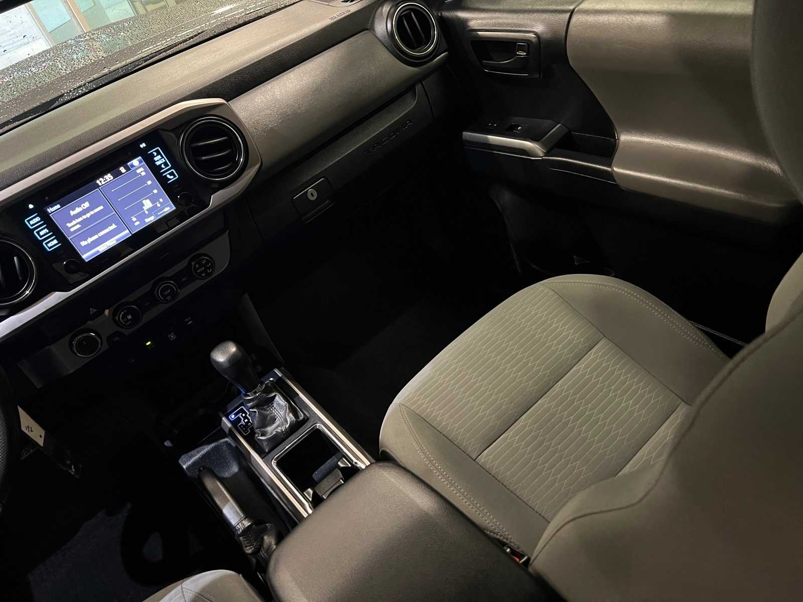 Thumbnail: 2019 Toyota Tacoma - 11