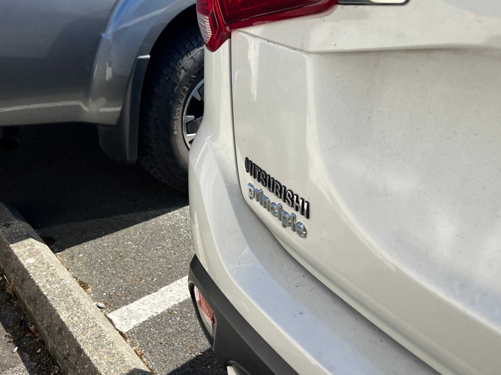 Thumbnail: 2018 Mitsubishi Outlander - 8