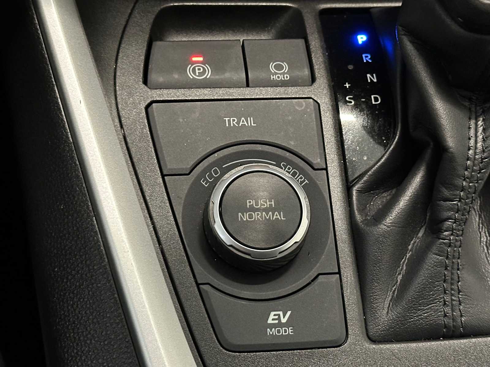 Thumbnail: 2022 Toyota RAV4 - 16