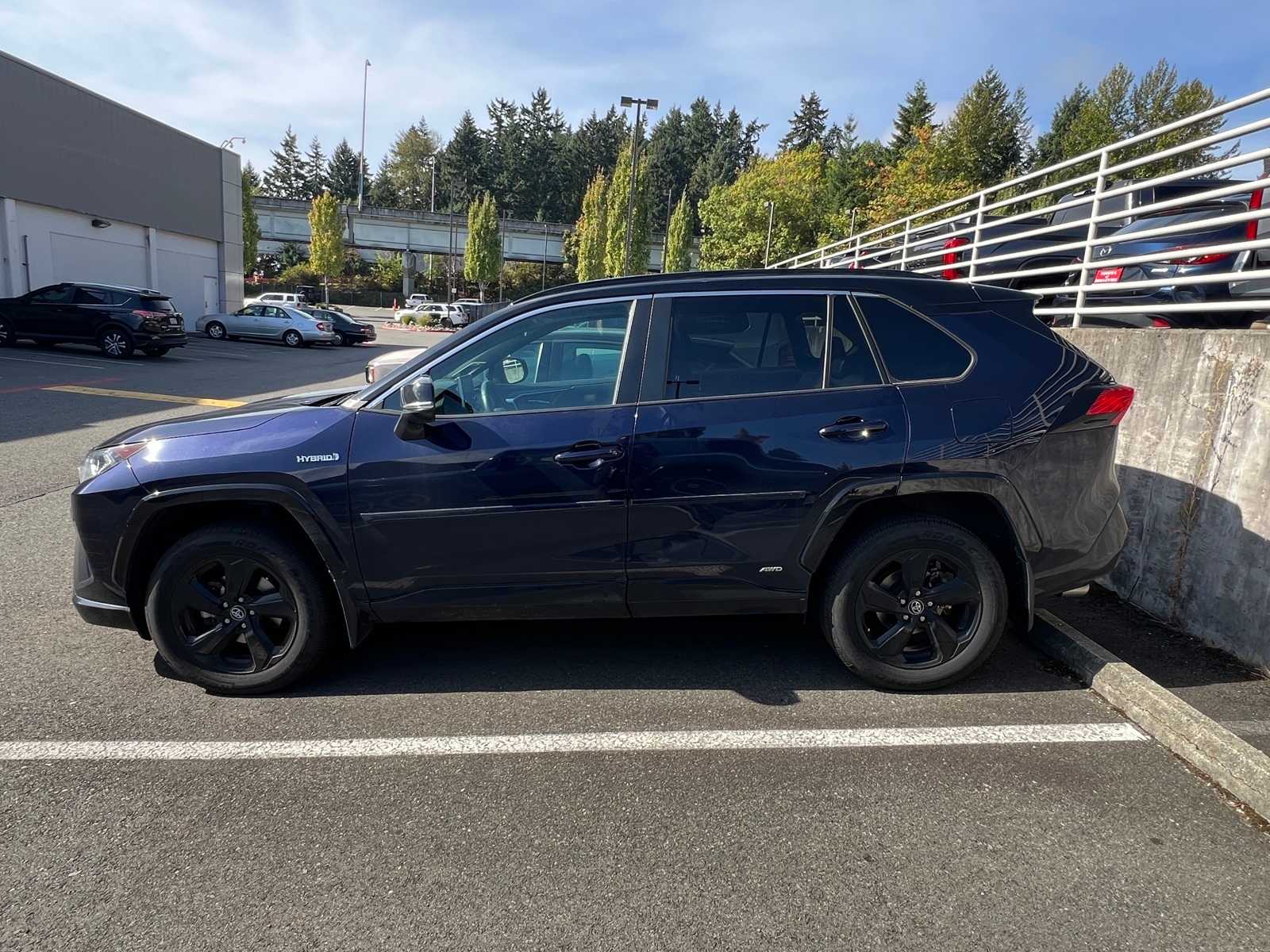 Thumbnail: 2020 Toyota RAV4 - 7