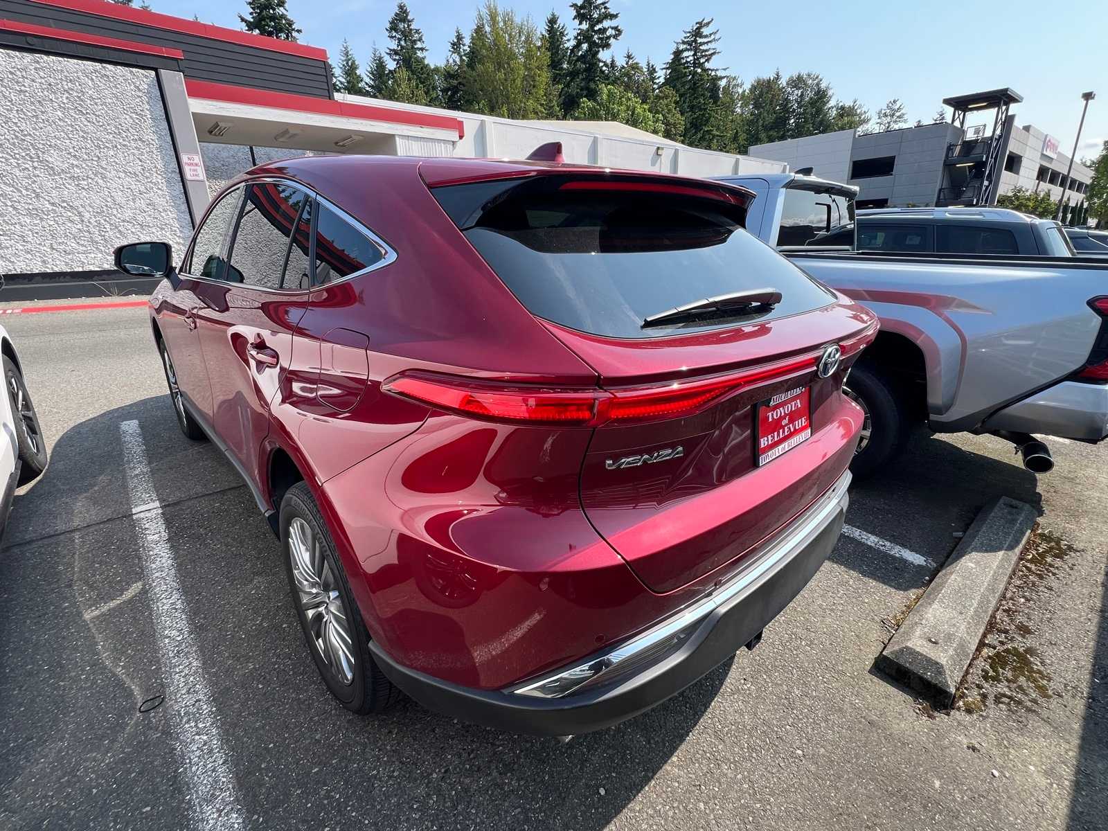Thumbnail: 2021 Toyota Venza - 10