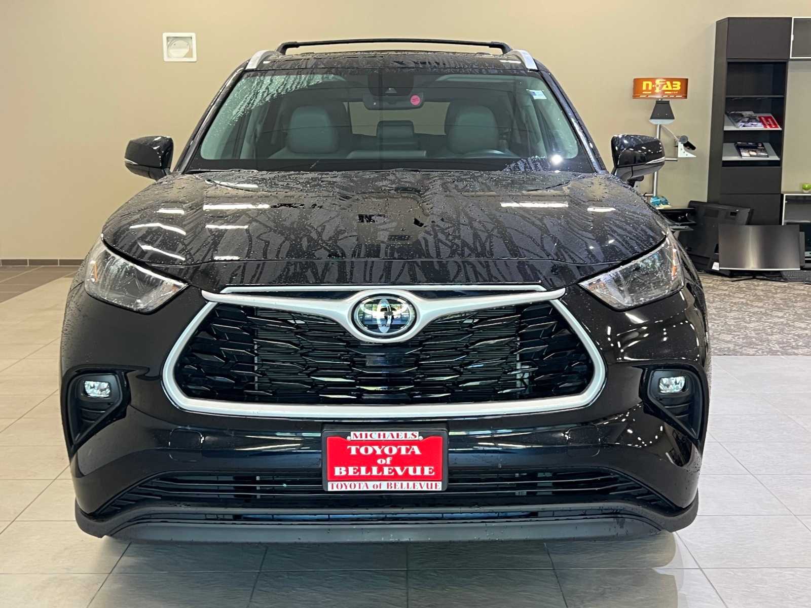 Thumbnail: 2022 Toyota Highlander - 8