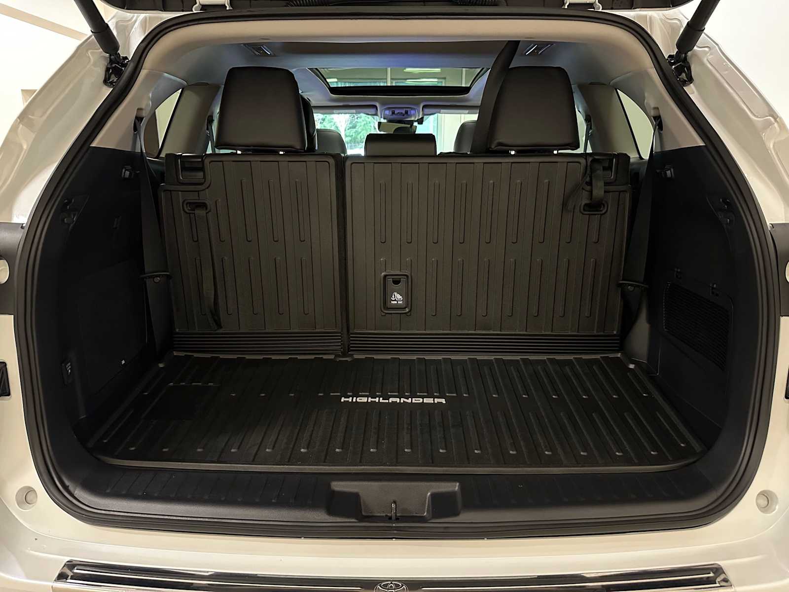 Thumbnail: 2025 Toyota Highlander - 31