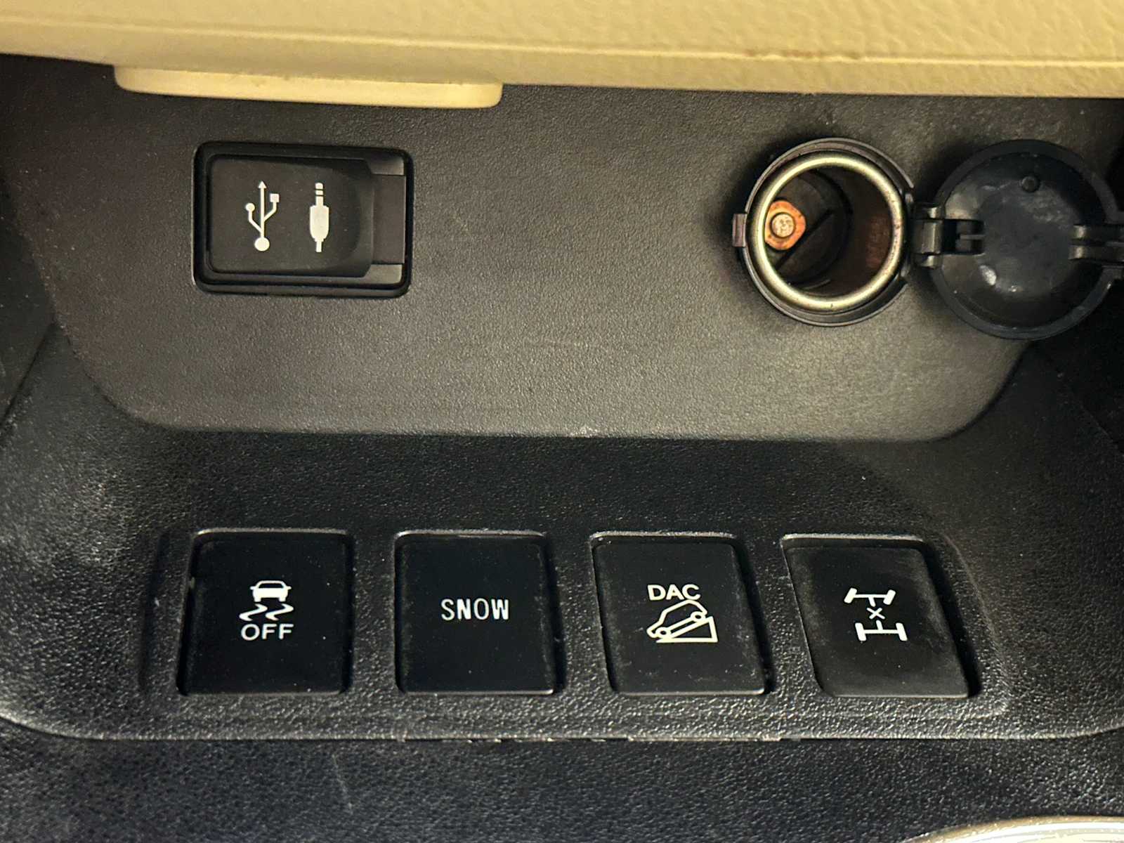 Thumbnail: 2015 Toyota Highlander - 16