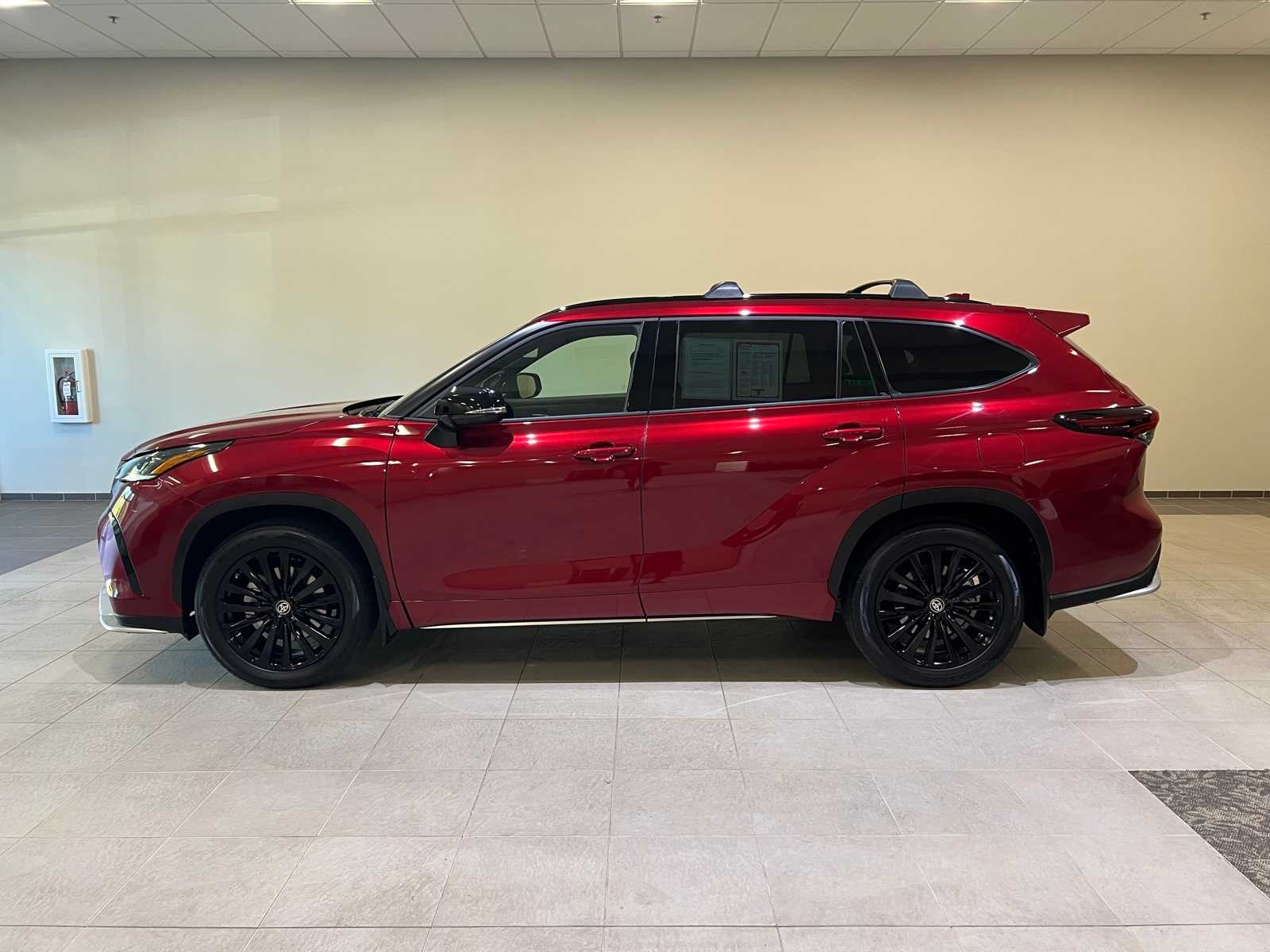 Thumbnail: 2024 Toyota Highlander - 3